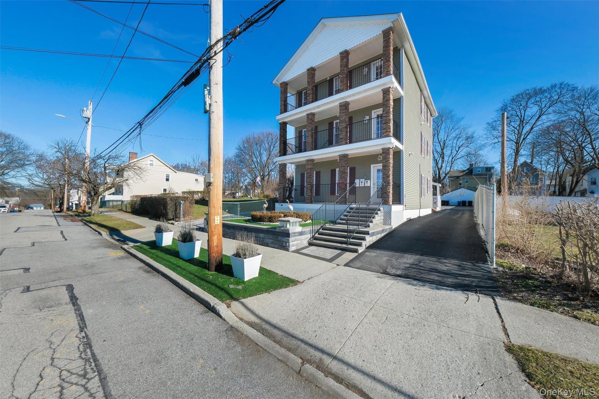 75 Albany Street, Unit 3 Poughkeepsie, NY 12601 - Photo 2 of 27