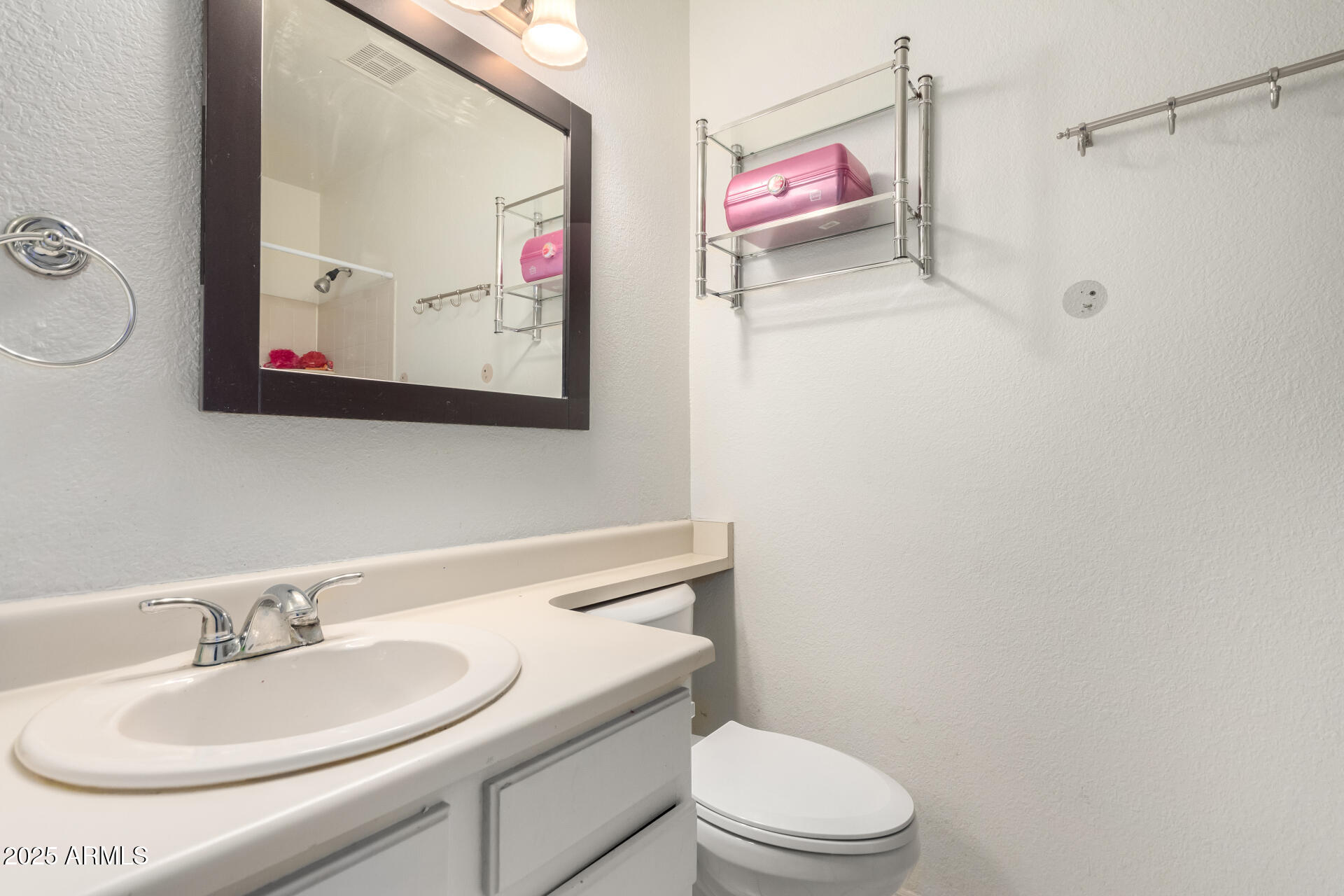 7977 West Wacker Road, Unit 171 Peoria, AZ 85381 - Photo 17 of 26 Private bathroom with tub shower combo