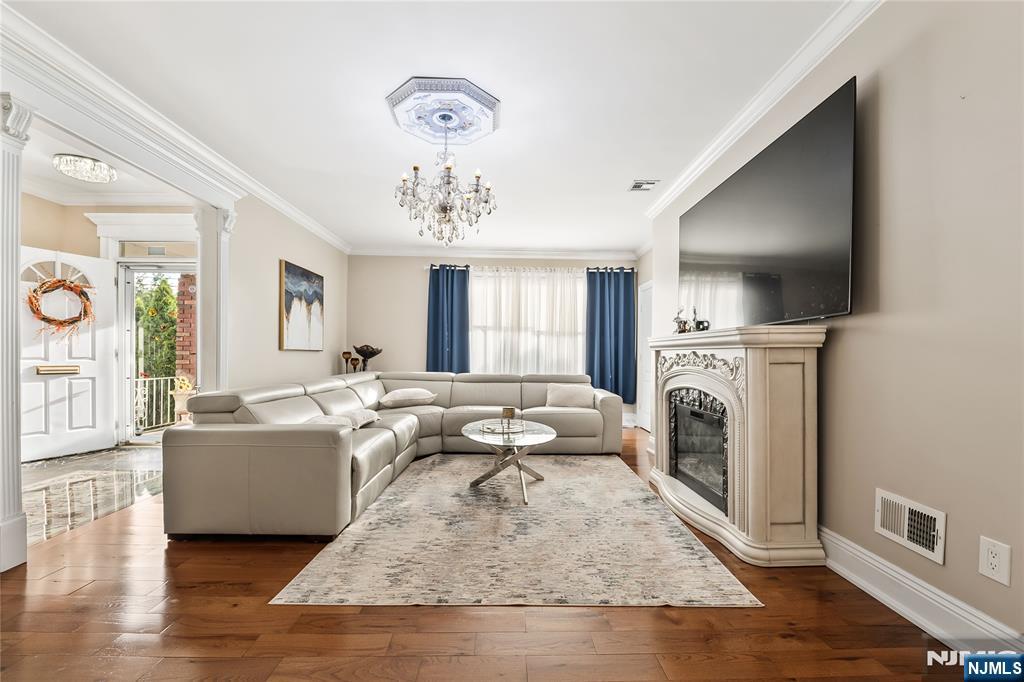 190 Totowa Road Totowa, NJ 07512 - Photo 3 of 34