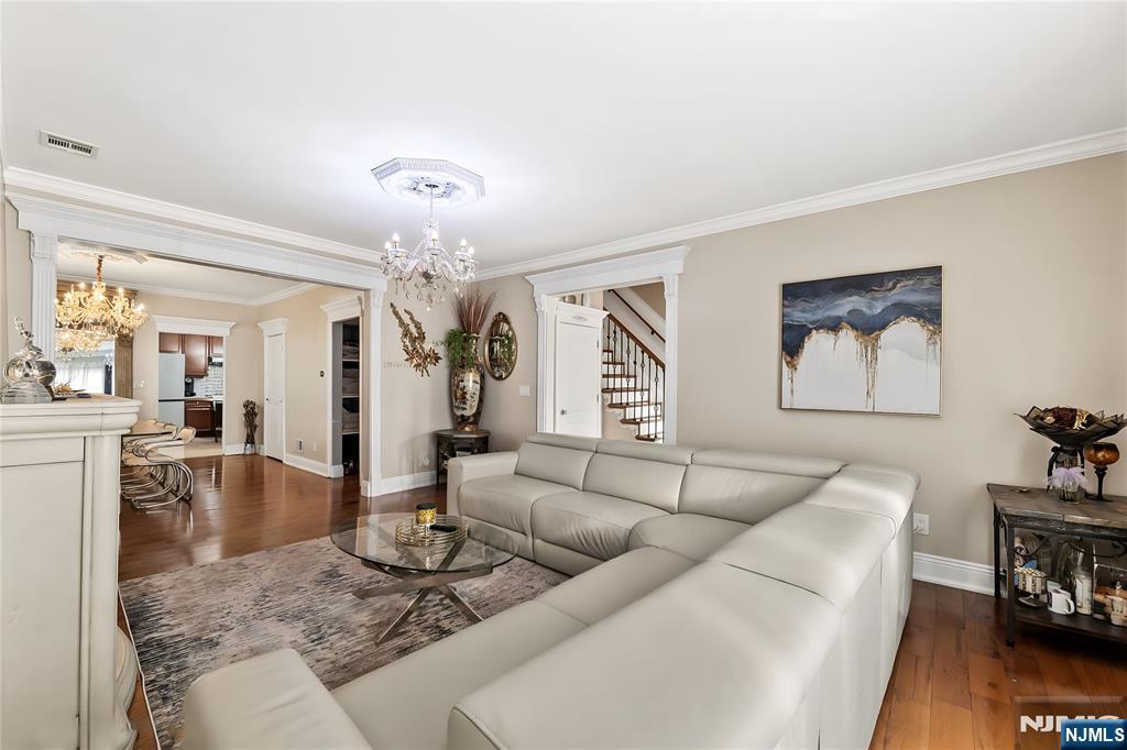 190 Totowa Road Totowa, NJ 07512 - Photo 4 of 34