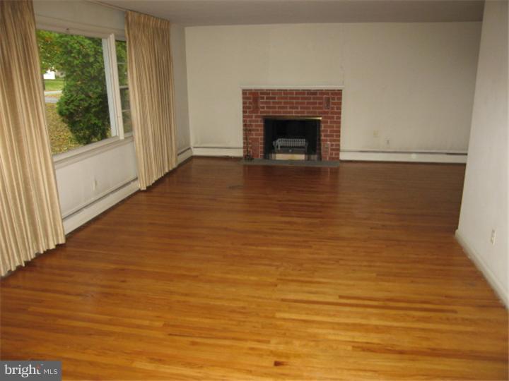 640 Cedar Grove Road Broomall, PA 19008 - Photo 12 of 16 Living Room