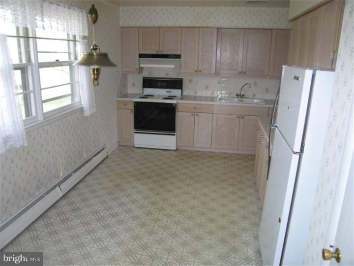 640 Cedar Grove Road Broomall, PA 19008 - Photo 6 of 16 Kitchen