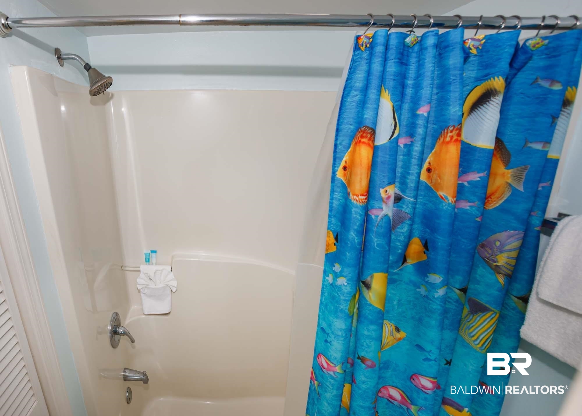 645 Plantation Road, Unit 6311 Gulf Shores, AL 36542 - Photo 13 of 43 Bathroom with shower / bath combo