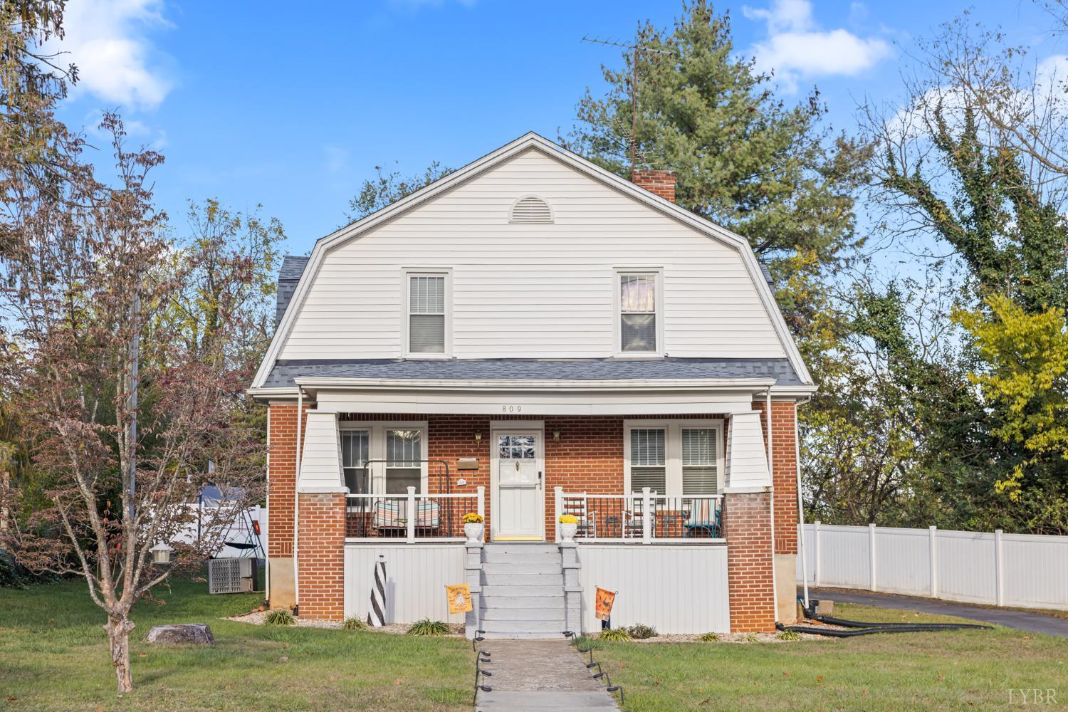809 Broad Street Altavista, VA 24517 - Photo 2 of 50 a front view of a house with a yard