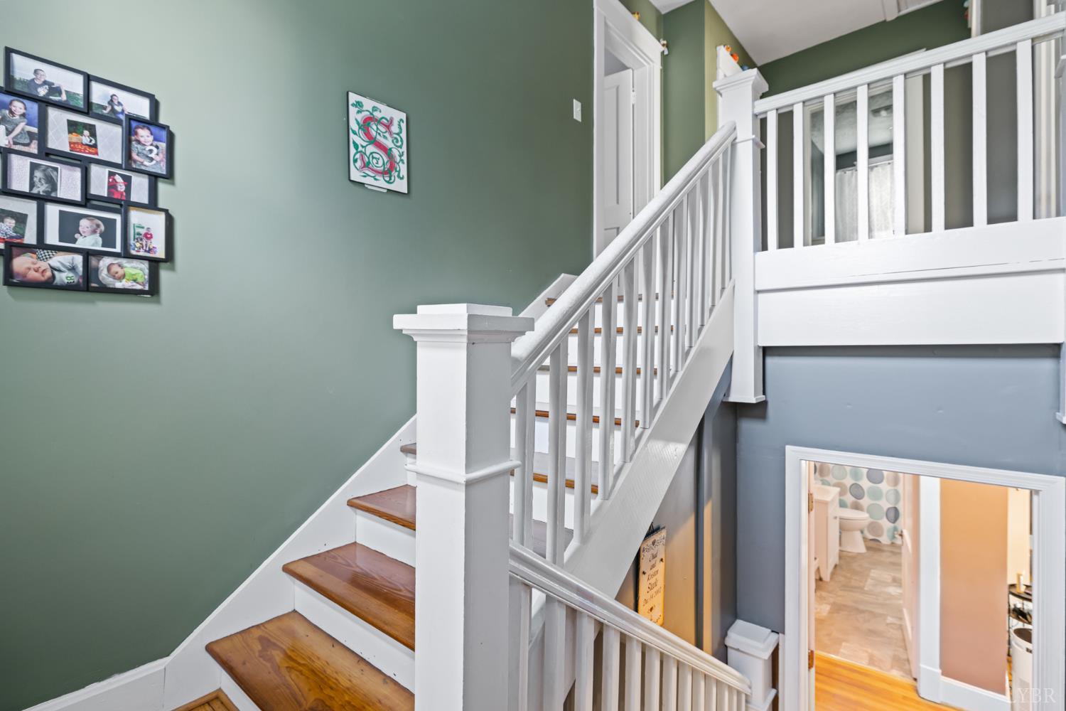 809 Broad Street Altavista, VA 24517 - Photo 25 of 50 a view of entryway