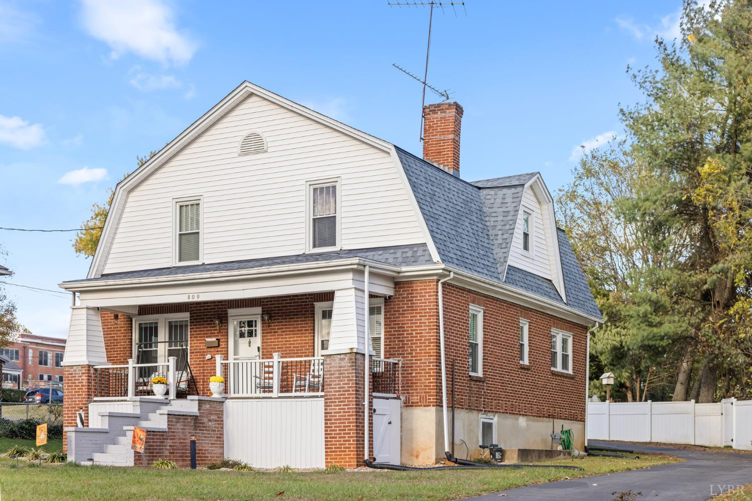 809 Broad Street Altavista, VA 24517 - Photo 3 of 50 a front view of a house with a yard