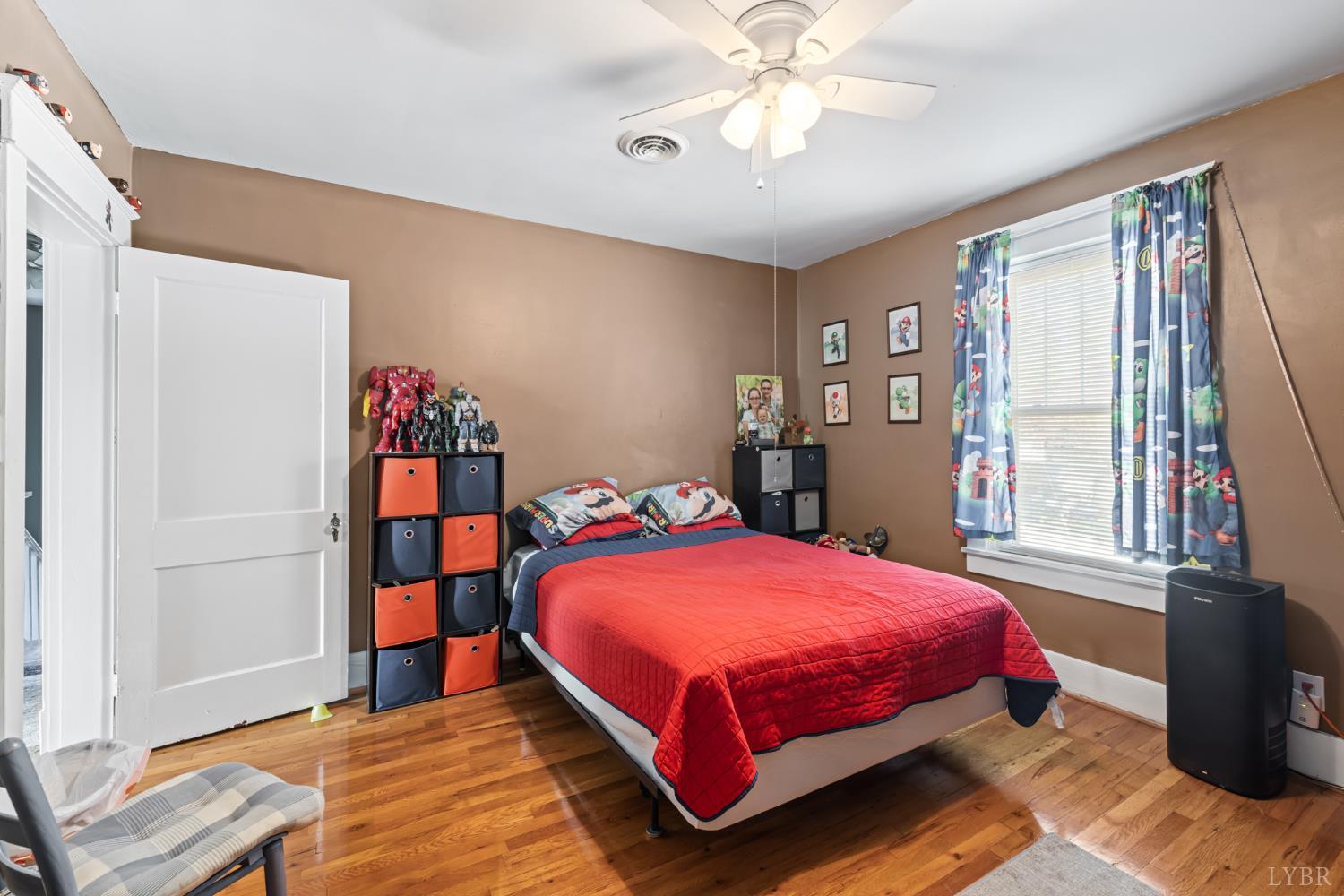 809 Broad Street Altavista, VA 24517 - Photo 36 of 50 a bedroom with a bed and a window