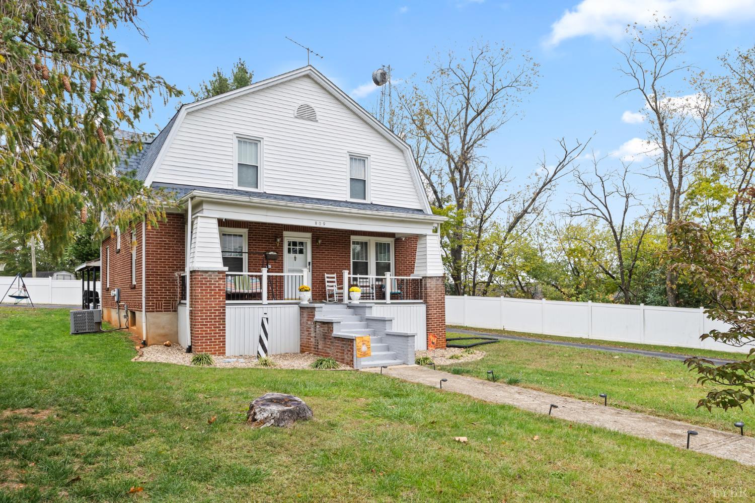 809 Broad Street Altavista, VA 24517 - Photo 5 of 50 a view of a house with backyard and a tree