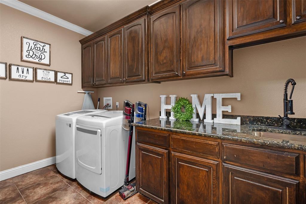 279 Lake Road Plain Dealing, LA 71064 - Photo 31 of 38 a utility room with sink dryer and washer