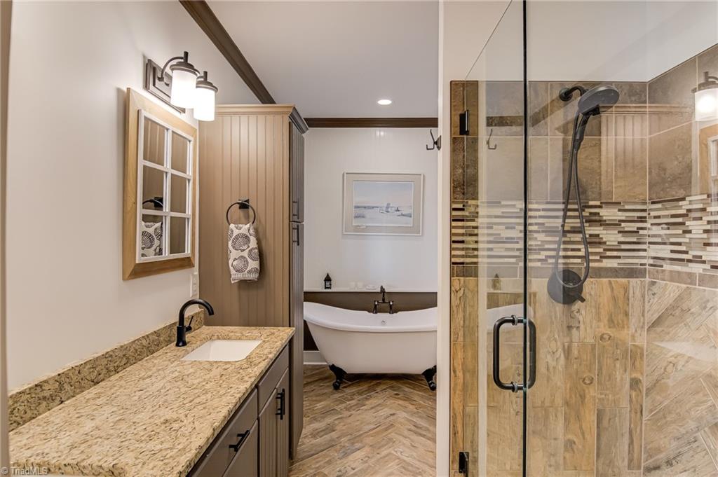 8958 Lasater Road Clemmons, NC 27012 - Photo 13 of 27 Primary Bath
