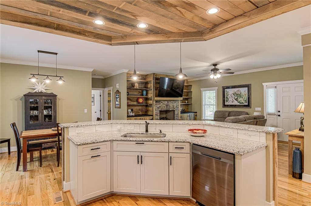 8958 Lasater Road Clemmons, NC 27012 - Photo 7 of 27 Granite countertops