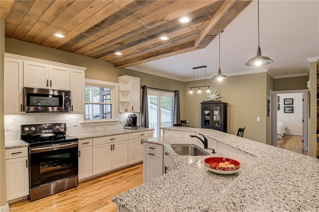 8958 Lasater Road Clemmons, NC 27012 - Photo 8 of 27 Large island