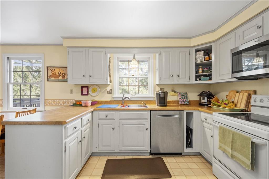 1693 Hathaway Lane Pittsburgh, PA 15241 - Photo 15 of 41 a kitchen with a sink stove and cabinets