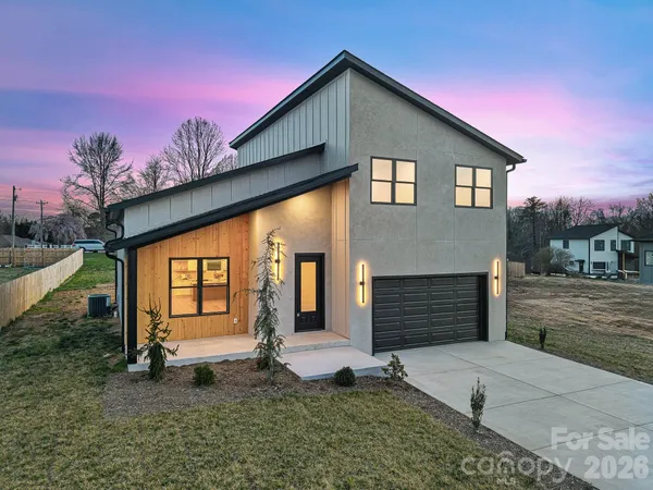 $615,000 | 760 New Hope Road, Flat Rock, NC 28731