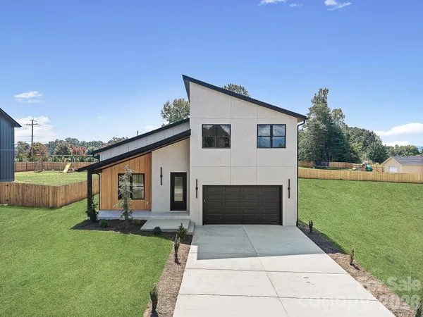 $615,000 | 760 New Hope Road, Flat Rock, NC 28731