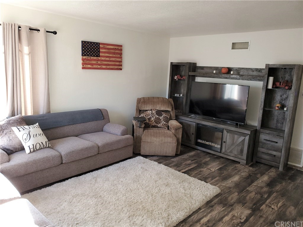 4817 Muirwood Court Simi Valley, CA 93063 - Photo 2 of 18