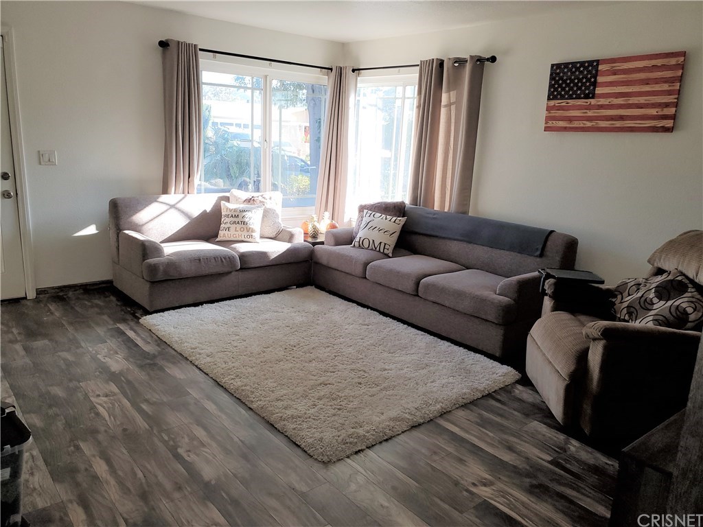 4817 Muirwood Court Simi Valley, CA 93063 - Photo 3 of 18