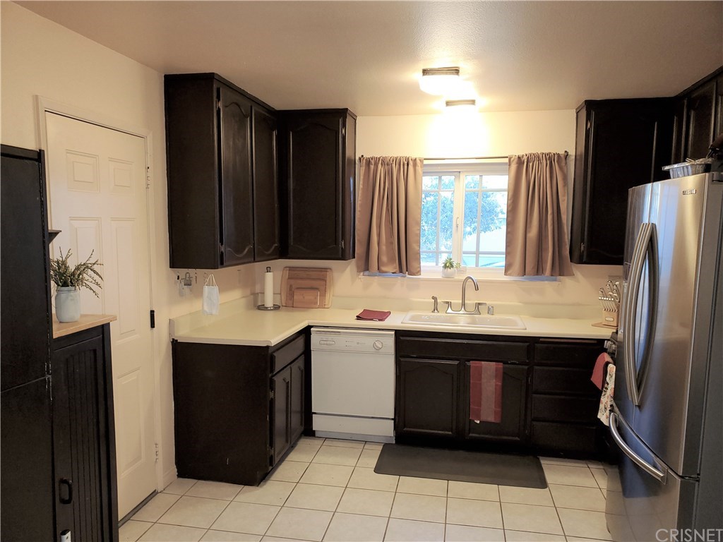 4817 Muirwood Court Simi Valley, CA 93063 - Photo 6 of 18