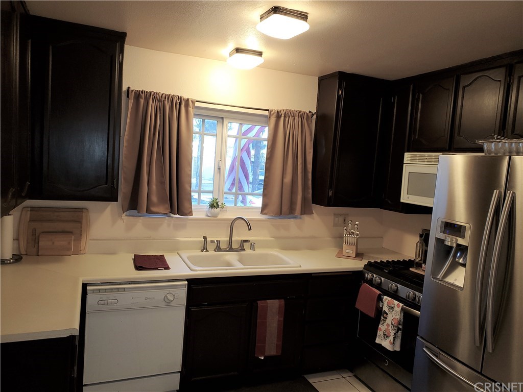 4817 Muirwood Court Simi Valley, CA 93063 - Photo 7 of 18