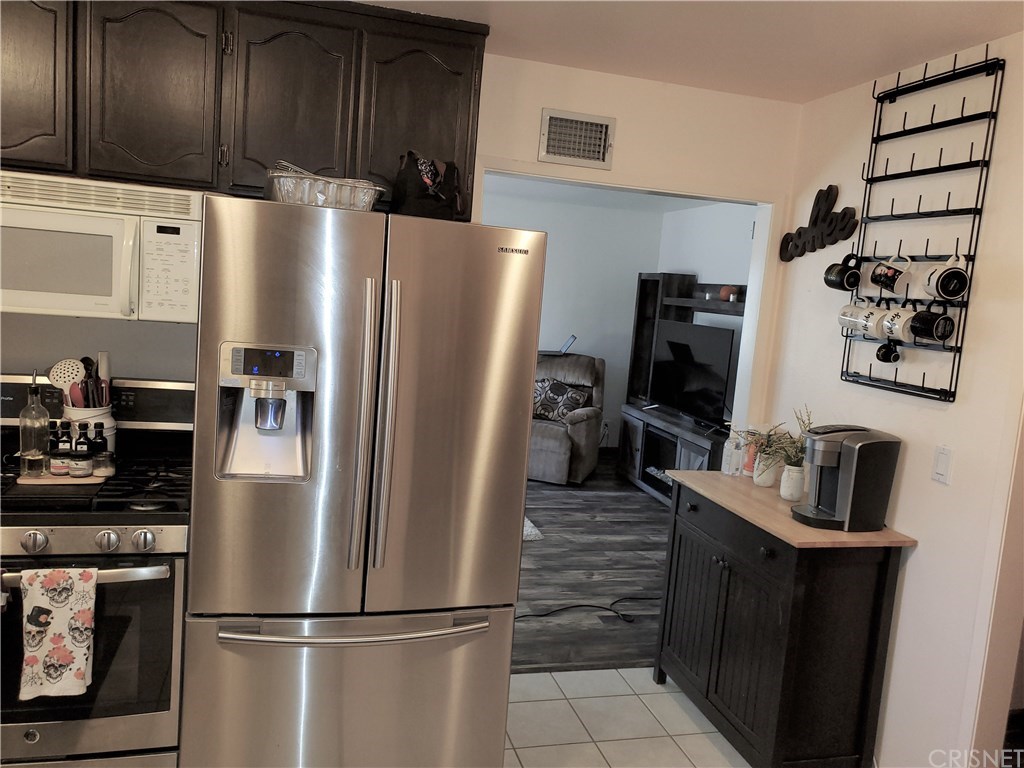 4817 Muirwood Court Simi Valley, CA 93063 - Photo 8 of 18