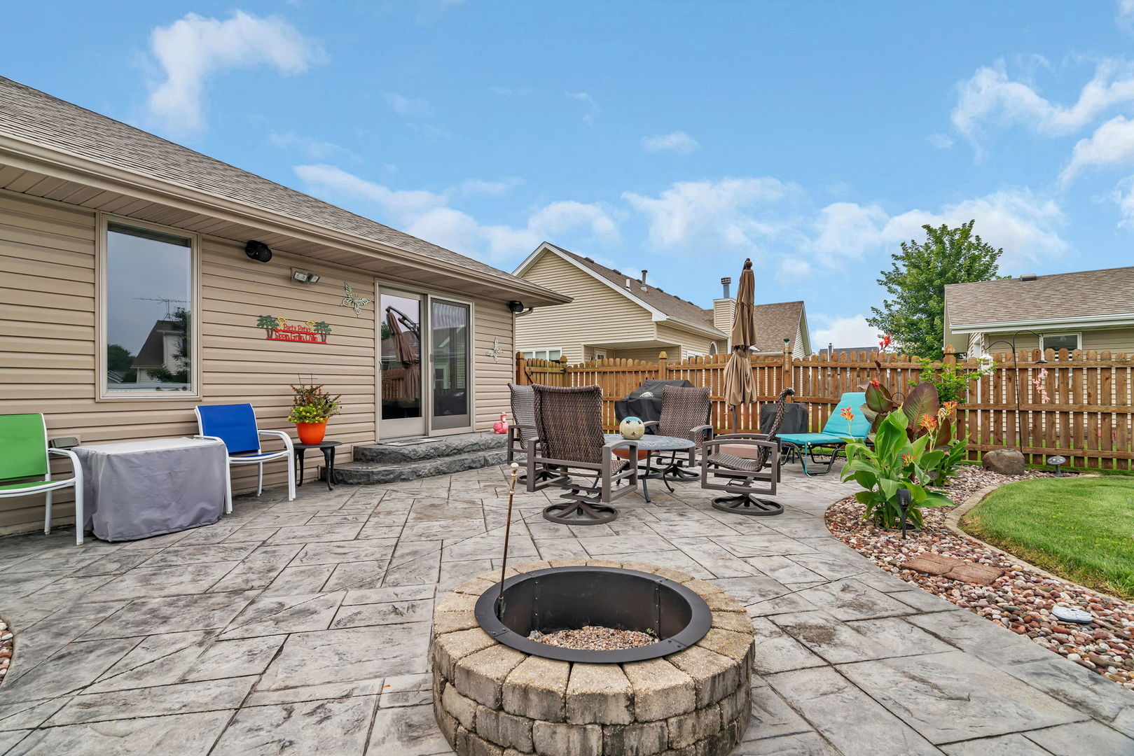 80 East Spring Road Coal City, IL 60416 - Photo 32 of 38 a view of a patio with a dining table and chairs with wooden fence