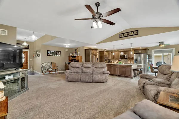 $415,000 | 80 East Spring Road, Coal City, IL 60416
