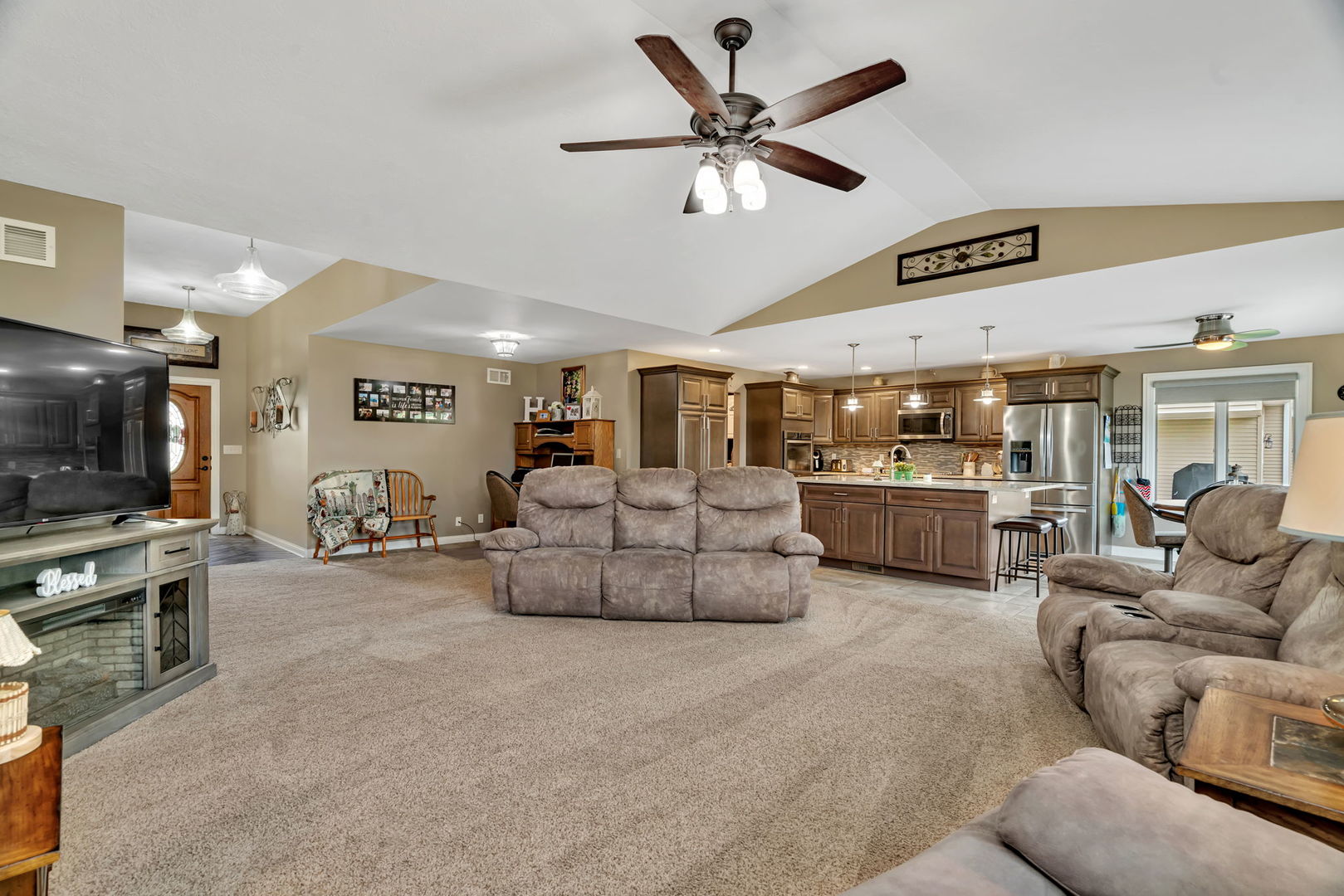 80 East Spring Road Coal City, IL 60416 - Photo 4 of 38 a living room with furniture and a flat screen tv