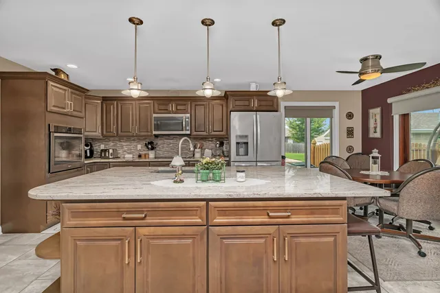 $425,000 | 80 East Spring Road, Coal City, IL 60416