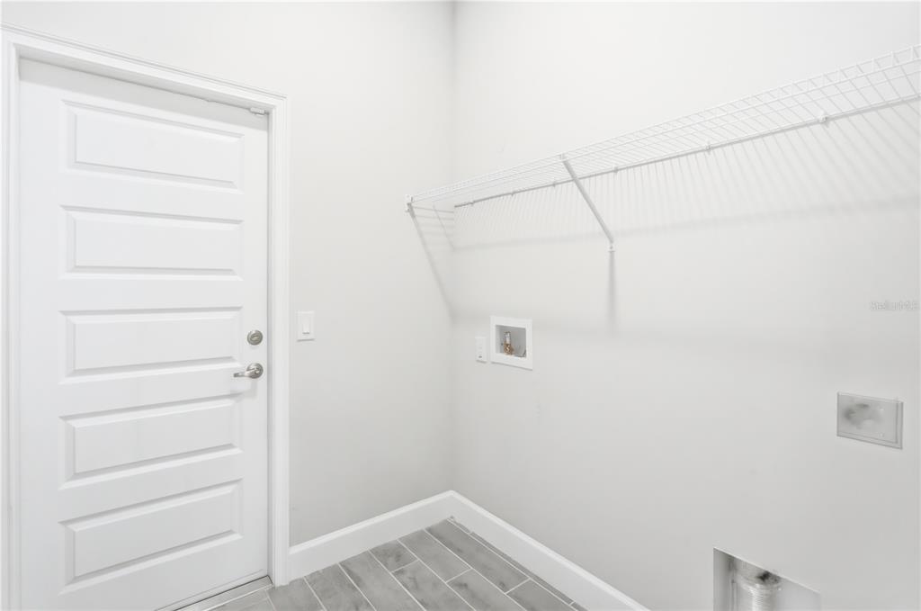 12945 Ogden Glade Road Dade City, FL 33525 - Photo 10 of 26 a view of walk in closet with empty racks