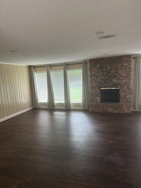 6026 Coral Ridge Road Houston, TX 77069 - Photo 16 of 34 Lots of natural light in this property.