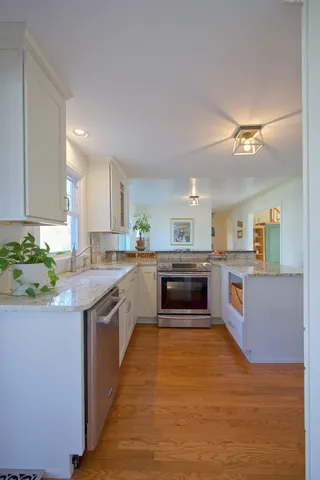 $725,000 | 104 North Gate Road, Manchester, NH 03104