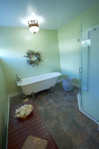 $725,000 | 104 North Gate Road, Manchester, NH 03104