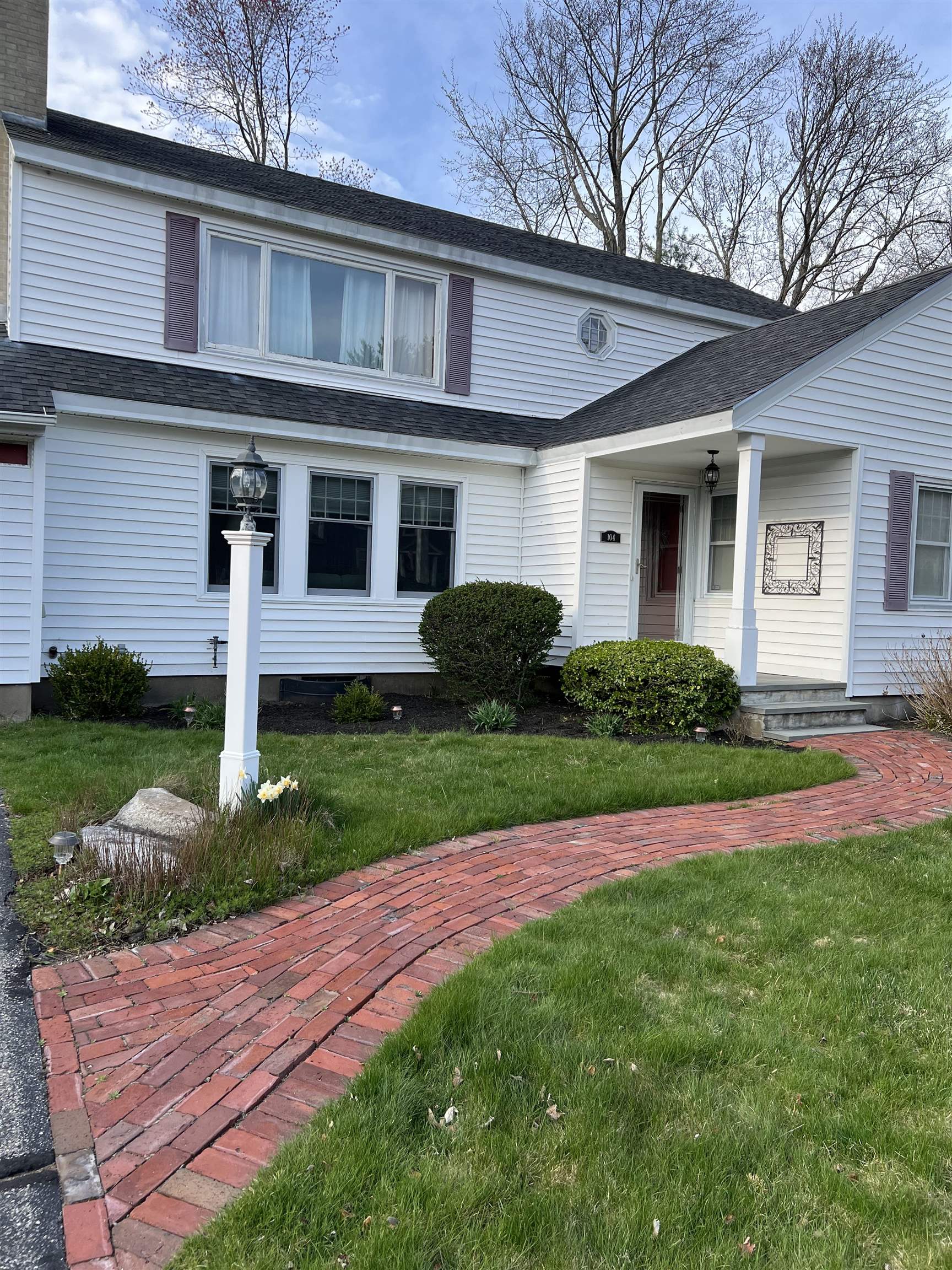 104 North Gate Road Manchester, NH 03104 - Photo 3 of 41