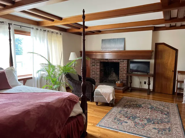 $725,000 | 104 North Gate Road, Manchester, NH 03104