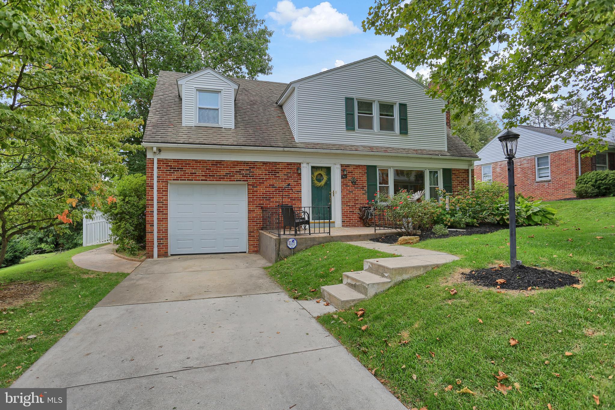 767 Clearmount Road York, PA 17403 - Photo 2 of 39 Gallery Image 2