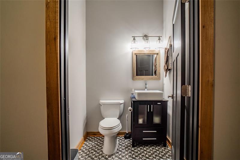 1700 Beaverdam Road Madison, GA 30650 - Photo 20 of 50 a bathroom with a toilet and a sink