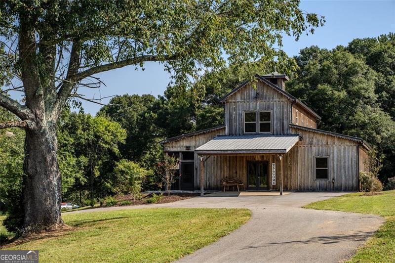1700 Beaverdam Road Madison, GA 30650 - Photo 29 of 50 a front view of a house with a garden