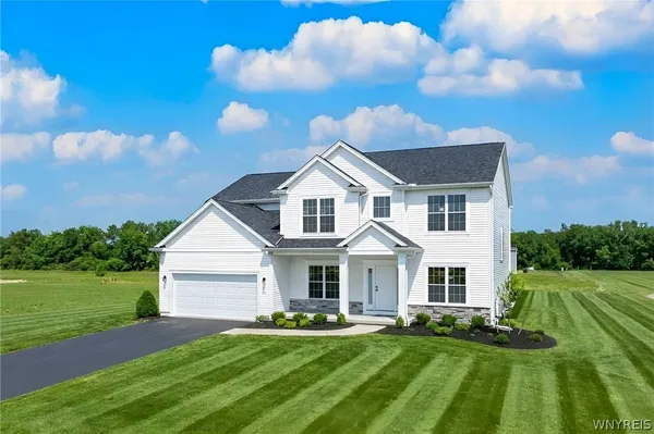 $749,900 | 6 Fieldstream Lane, Lancaster, NY 14086