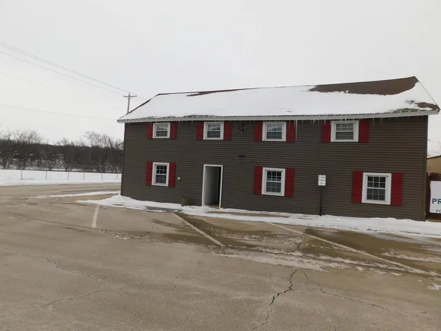 $2,000 | 122 South Prairie Street, Rockton, IL 61072