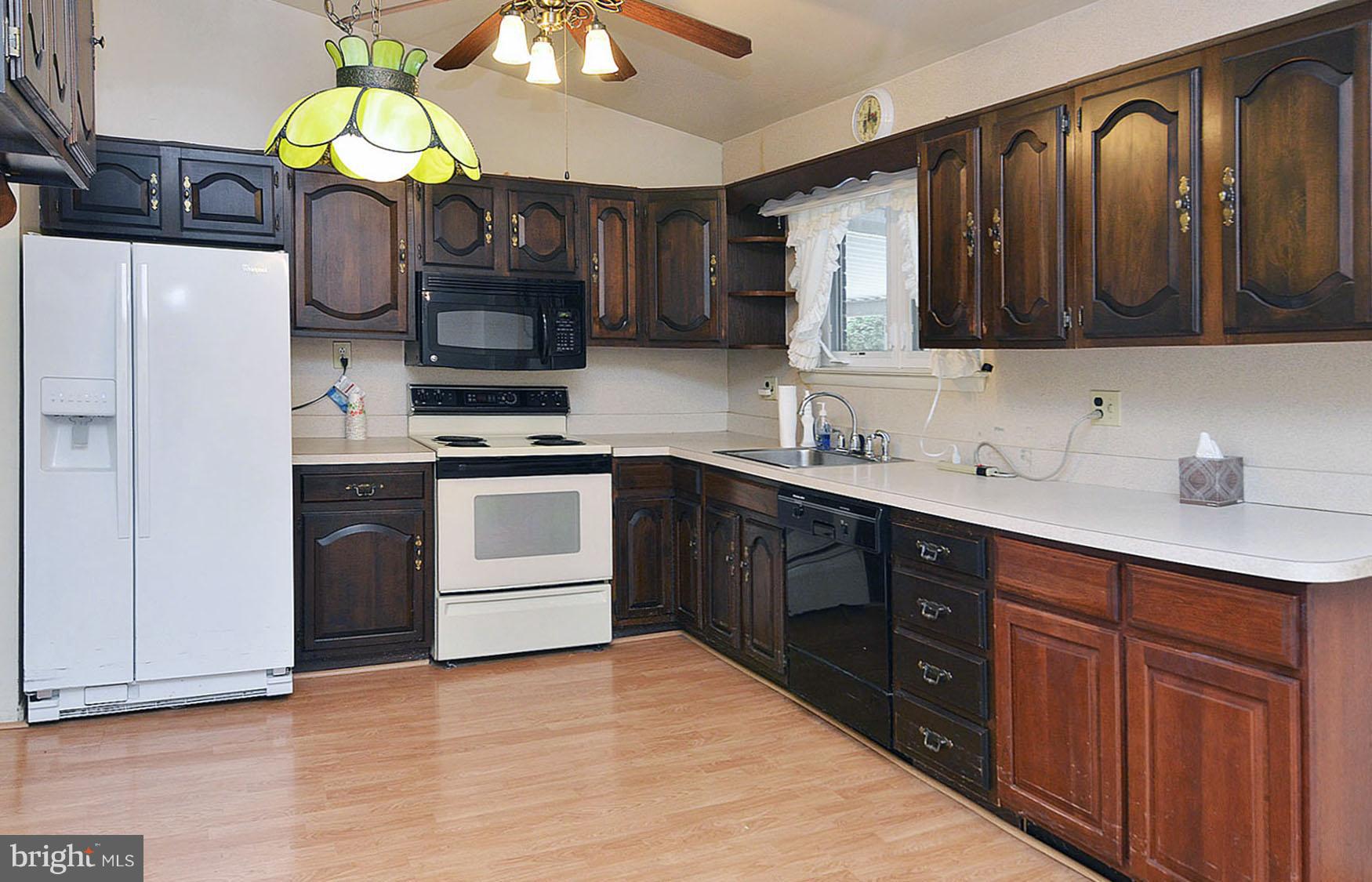 10909 Breewood Court Silver Spring, MD 20901 - Photo 4 of 19 Kitchen