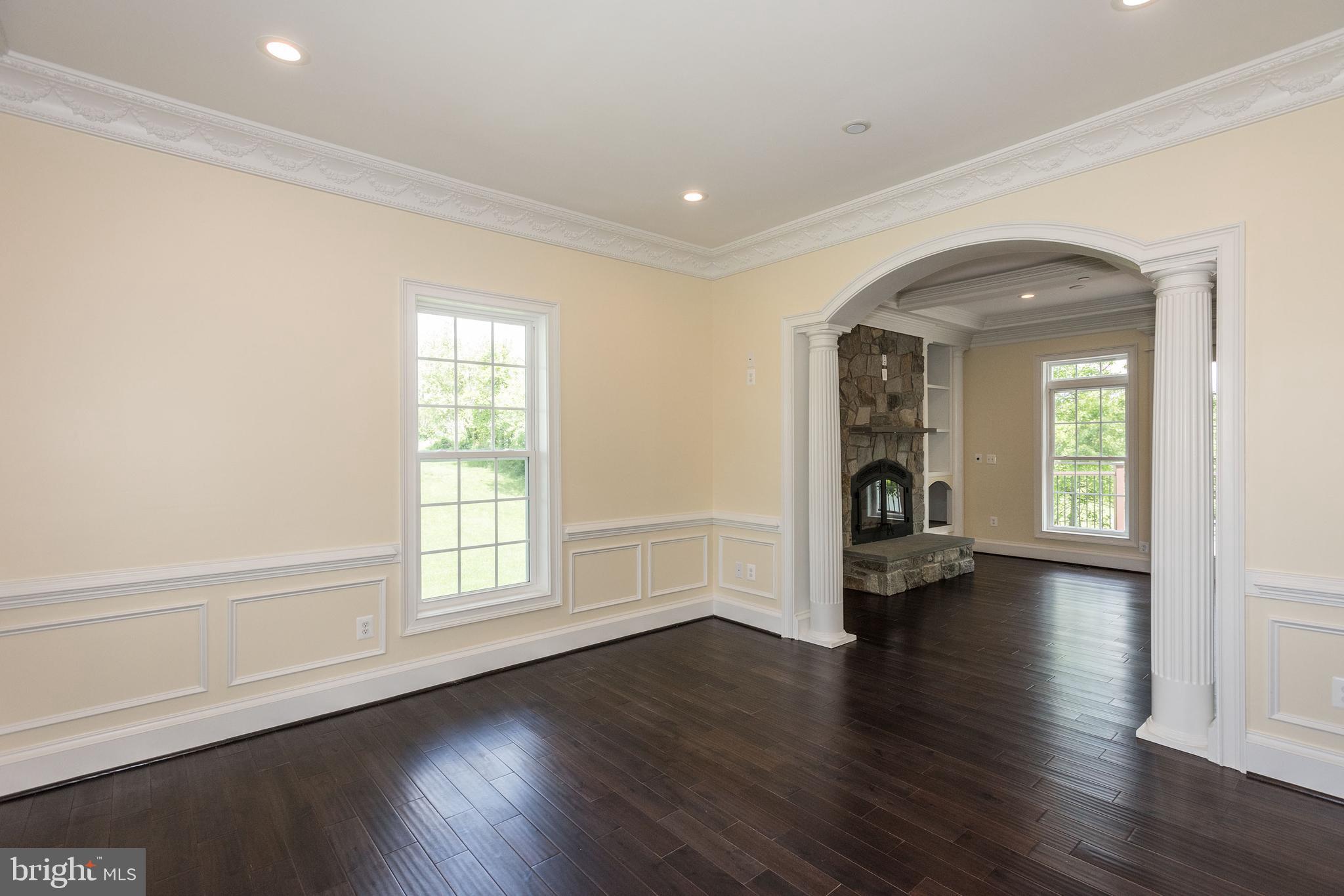 15435 Barnesville Road Boyds, MD 20841 - Photo 11 of 49 Living Room