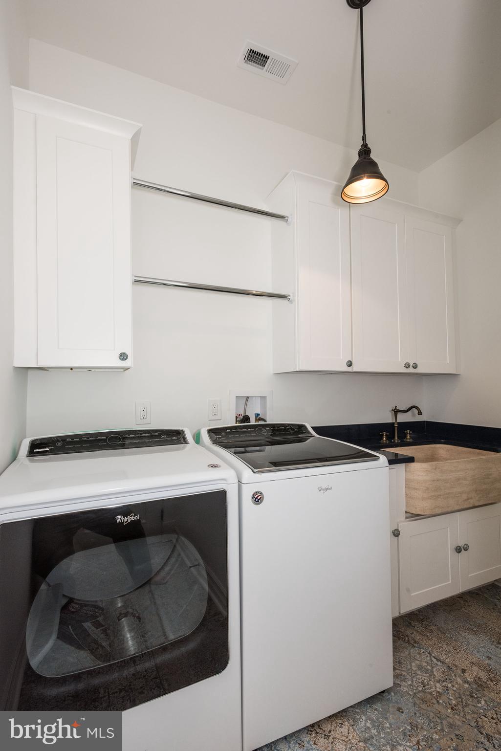 15435 Barnesville Road Boyds, MD 20841 - Photo 35 of 49 Main Level Laundry