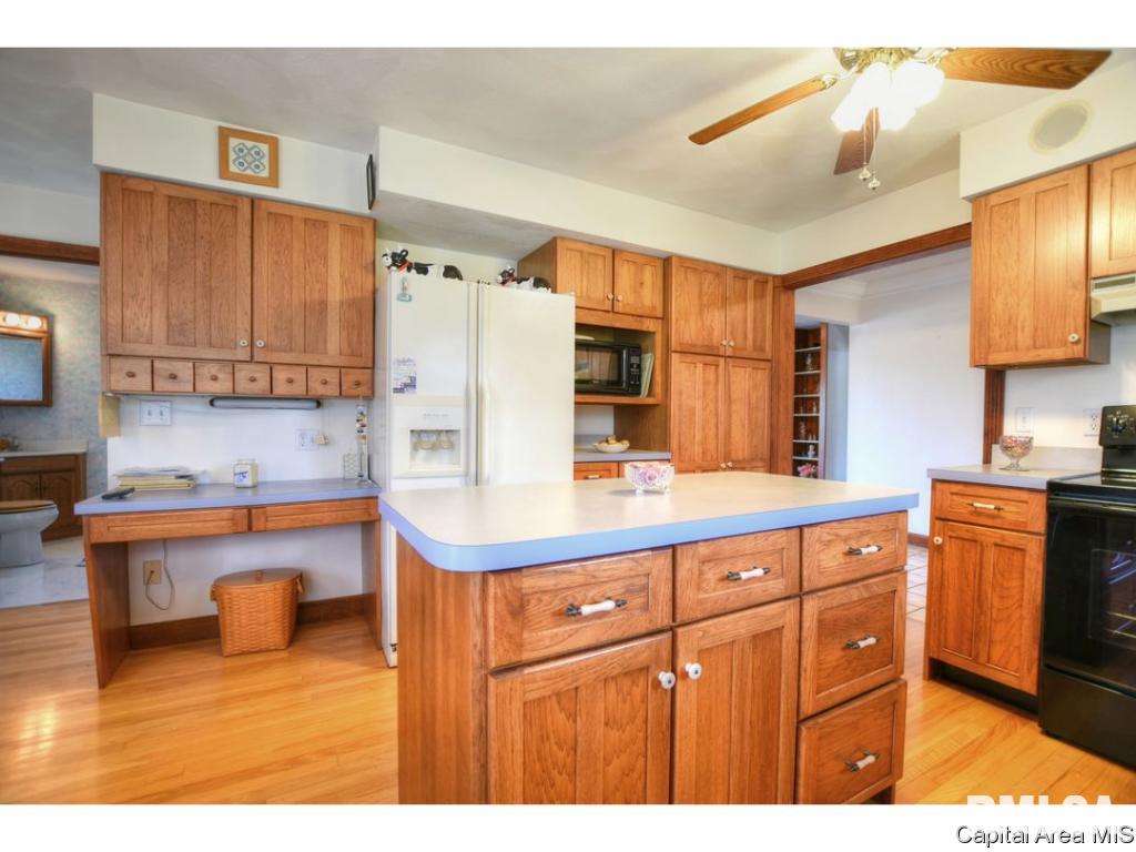 6361 Country Green Rochester, IL 62563 - Photo 11 of 34