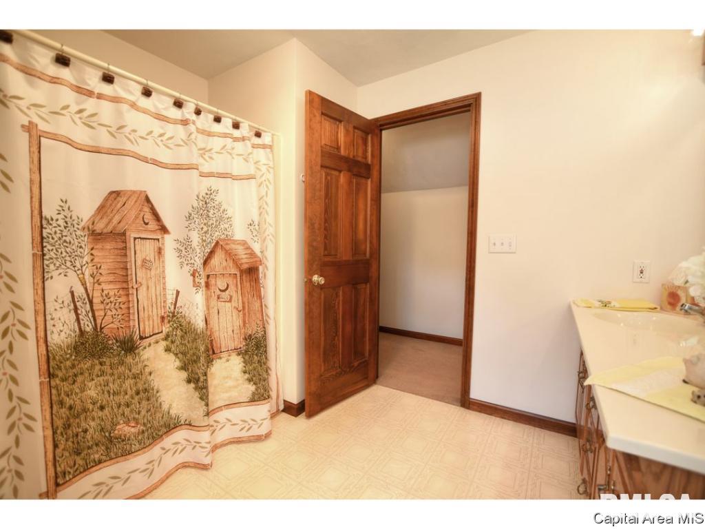 6361 Country Green Rochester, IL 62563 - Photo 15 of 34