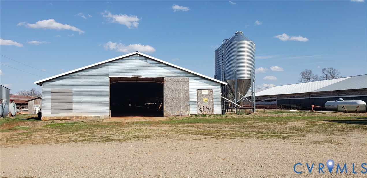23381 Genito Road Jetersville, VA 23083 - Photo 19 of 29 a view of a livingroom with a staircase