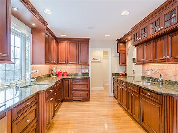 54 Clements Road Newton, MA 02458 - Photo 5 of 17 Gallery Image 5