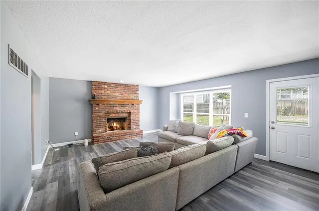 $349,950 | 1201 Northwest Burr Oak Court, Blue Springs, MO 64015