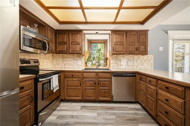 $349,950 | 1201 Northwest Burr Oak Court, Blue Springs, MO 64015