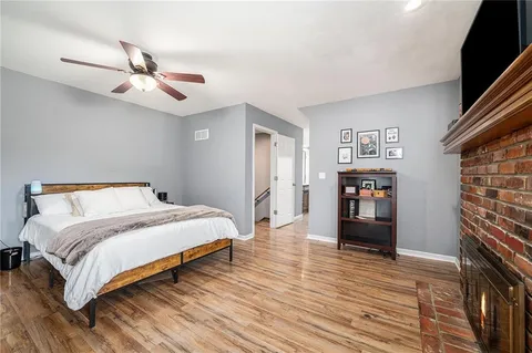 $349,950 | 1201 Northwest Burr Oak Court, Blue Springs, MO 64015