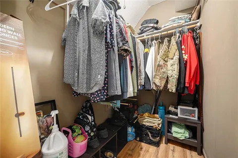 $349,950 | 1201 Northwest Burr Oak Court, Blue Springs, MO 64015